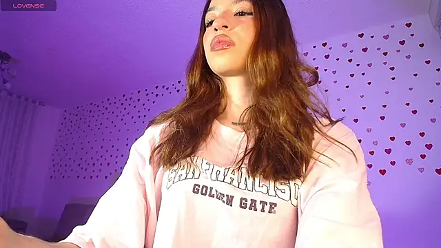 Snapshot of alina_lee chatting on February 2026 02:10:01 AM alina lee online show from February 2026 02:10:01 AM