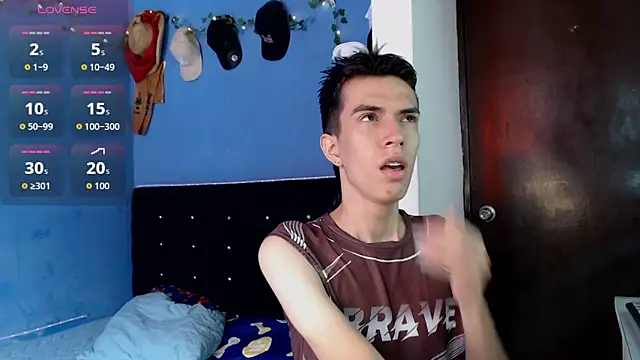 Juan Gomezz26 online show from May 2026 02:13:01 PM