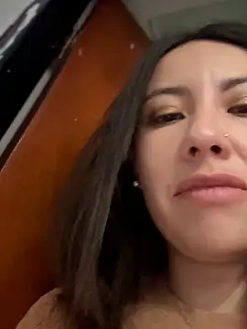 Snapshot of im_loreinnn chatting on December 2025 02:22:01 PM im loreinnn online show from December 2025 02:22:01 PM