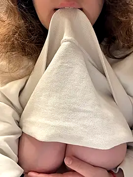 Snapshot of luisa_evans chatting on December 2025 09:19:02 PM luisa evans online show from December 2025 09:19:02 PM