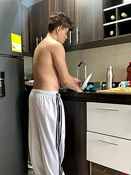 maxxcooper1 online show from December 2025 08:13:01 PM