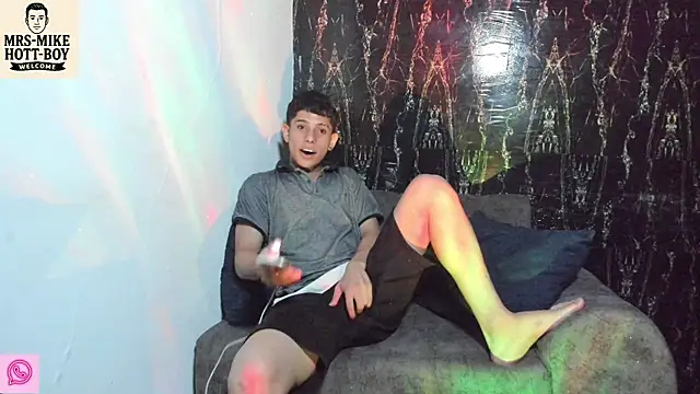 Mrs-mike-hott-boy online show from December 2025 03:45:02 AM