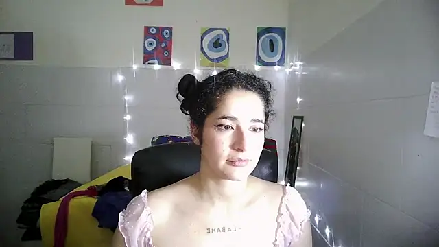 caramel-hotty online show from December 2025 12:48:02 AM