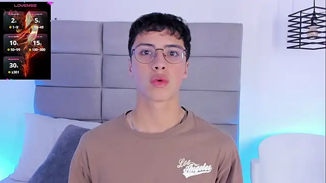 JoshClaarktt online show from May 2026 04:09:02 AM