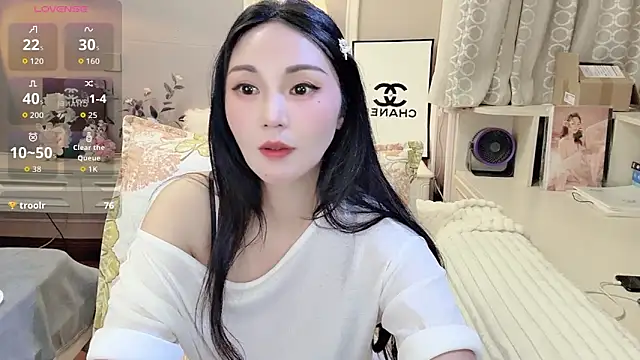 Snapshot of YUO-UU chatting on December 2025 05:46:01 AM YUO-UU online show from December 2025 05:46:01 AM