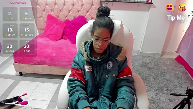 Snapshot of Thianahornyy chatting on December 2025 12:11:02 PM Thianahornyy online show from December 2025 12:11:02 PM