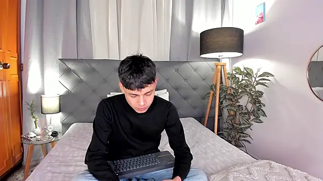 Andy Belier23 online show from April 2026 11:24:01 PM