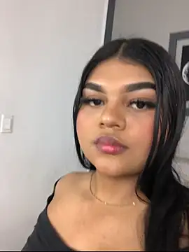 Snapshot of SalomeReed chatting on December 2025 12:54:01 PM SalomeReed online show from December 2025 12:54:01 PM