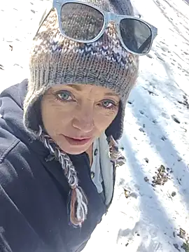 Snapshot of gailbee12 chatting on January 2026 09:24:01 PM gailbee12 online show from January 2026 09:24:01 PM