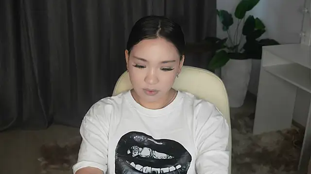 AyannaMilian online show from December 2025 09:02:01 AM