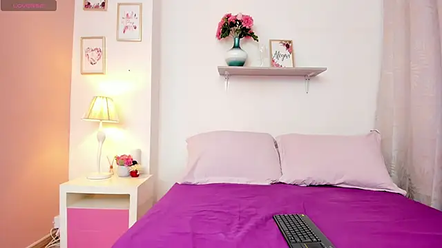 EmmaBell  online show from December 2025 12:55:01 PM