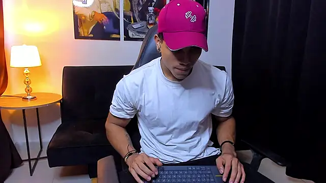 Snapshot of Dustyn_Michelle1 chatting on February 2026 06:34:02 PM Dustyn Michelle1 online show from February 2026 06:34:02 PM