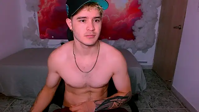 Snapshot of RayanLynxx chatting on December 2025 07:09:01 PM RayanLynxx online show from December 2025 07:09:01 PM