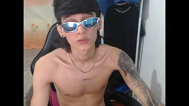 Snapshot of Sweett_Boyy chatting on December 2025 12:17:02 AM Sweett Boyy online show from December 2025 12:17:02 AM