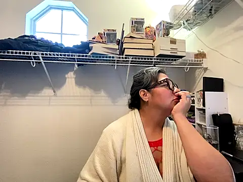 BettyWhispers online show from December 2025 06:37:02 PM