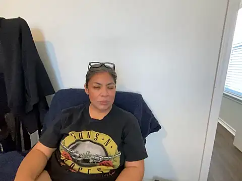 BettyWhispers online show from January 2026 06:01:01 PM