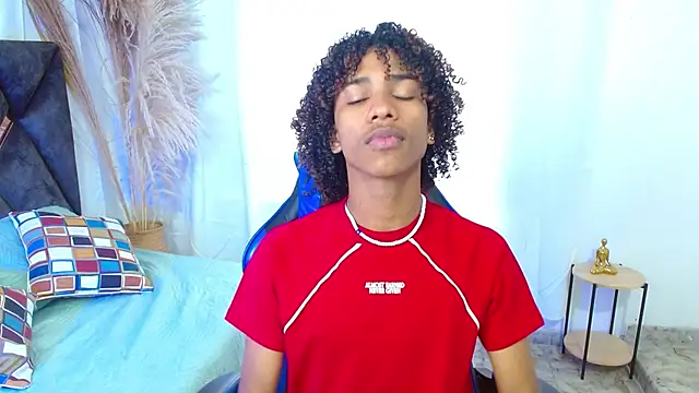 Snapshot of angelll18_ chatting on December 2025 08:17:01 PM angelll18 online show from December 2025 08:17:01 PM