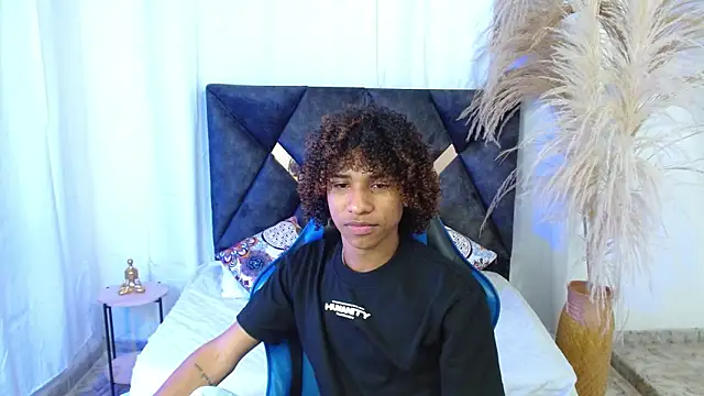 Snapshot of angelll18_ chatting on January 2026 08:45:02 PM angelll18 online show from January 2026 08:45:02 PM