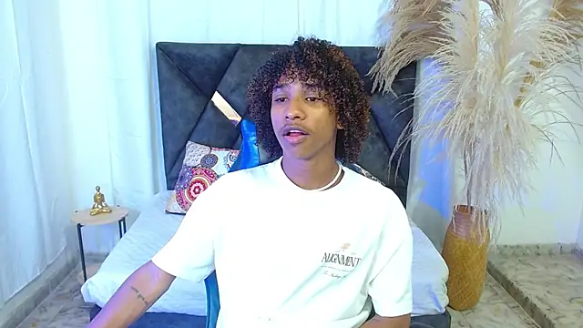 Snapshot of angelll18_ chatting on February 2026 08:35:01 PM angelll18 online show from February 2026 08:35:01 PM