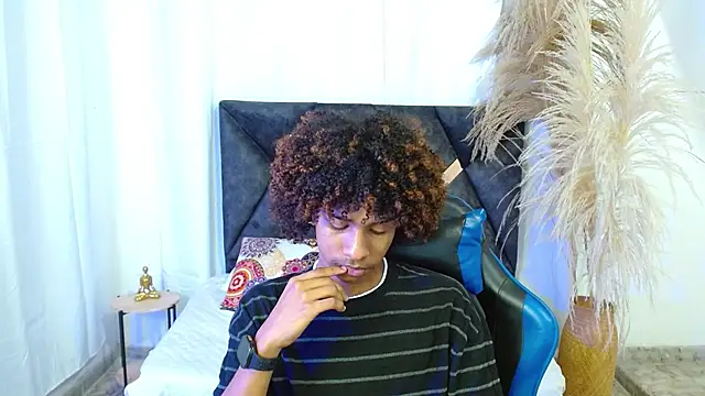 Snapshot of angelll18_ chatting on February 2026 08:54:01 PM angelll18 online show from February 2026 08:54:01 PM