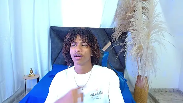 Snapshot of angelll18_ chatting on March 2026 09:10:01 PM angelll18 online show from March 2026 09:10:01 PM