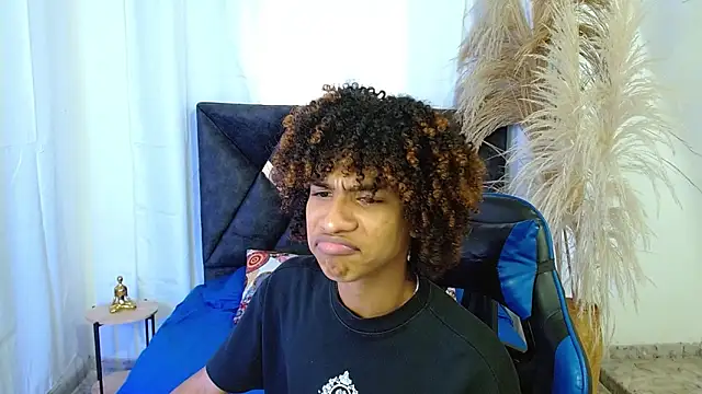 Snapshot of angelll18_ chatting on April 2026 09:01:02 PM angelll18 online show from April 2026 09:01:02 PM