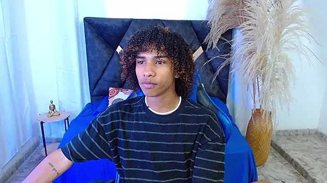 Snapshot of angelll18_ chatting on April 2026 08:09:01 PM angelll18 online show from April 2026 08:09:01 PM