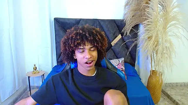 Snapshot of angelll18_ chatting on April 2026 08:14:02 PM angelll18 online show from April 2026 08:14:02 PM