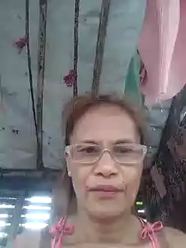 Snapshot of Petite_elise chatting on January 2026 02:17:02 AM Petite elise online show from January 2026 02:17:02 AM