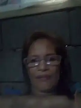 Snapshot of Petite_elise chatting on February 2026 04:17:02 AM Petite elise online show from February 2026 04:17:02 AM