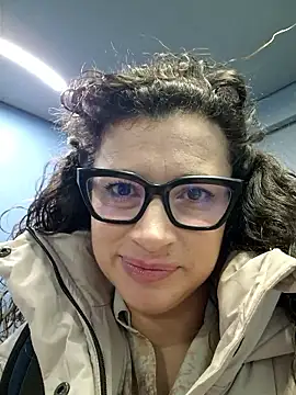 Snapshot of MiraBennet chatting on January 2026 07:13:01 AM MiraBennet online show from January 2026 07:13:01 AM