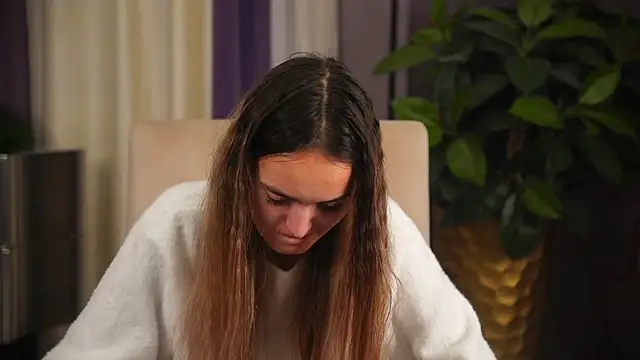 ReathaRagone online show from December 2025 04:17:01 AM