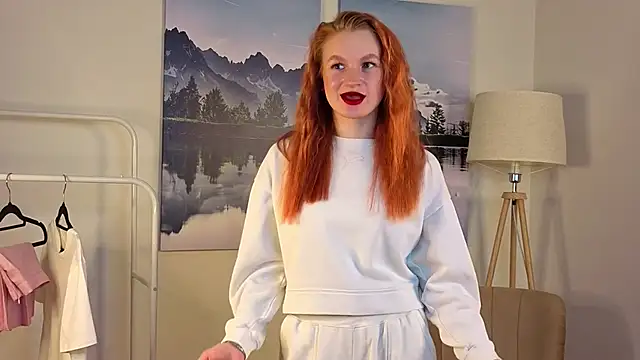 LouiseLuk online show from December 2025 10:52:02 AM