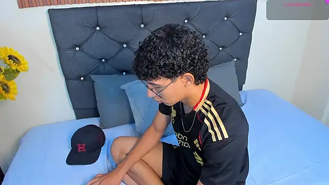 Snapshot of Antoniio_miller chatting on December 2025 12:54:01 PM Antoniio miller online show from December 2025 12:54:01 PM