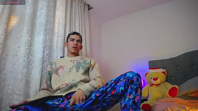 Snapshot of TOMBOYSEXX chatting on December 2025 01:16:02 PM TOMBOYSEXX online show from December 2025 01:16:02 PM