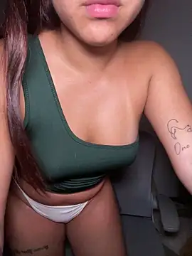 Zarahs Blare1 online show from May 2026 12:52:02 AM