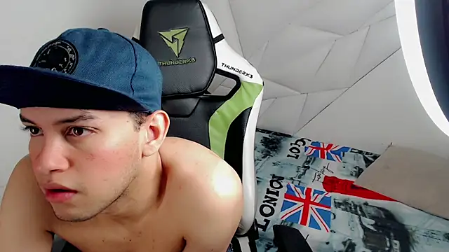 Luky twink online show from December 2025 04:17:01 AM