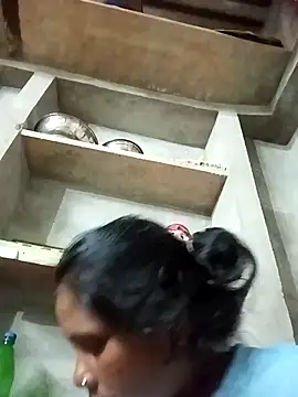 Snapshot of Shreya_pandit chatting on January 2026 11:43:02 PM Shreya pandit online show from January 2026 11:43:02 PM