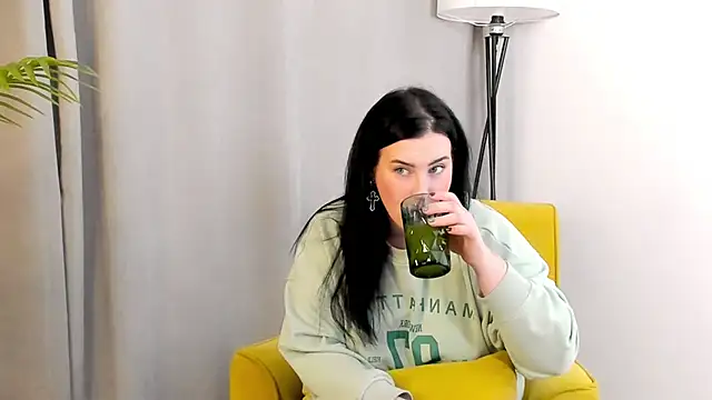 Snapshot of EvonVang chatting on December 2025 11:38:02 AM EvonVang online show from December 2025 11:38:02 AM