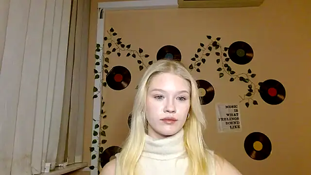 Snapshot of Aria__Moon chatting on December 2025 02:56:02 PM Aria Moon online show from December 2025 02:56:02 PM