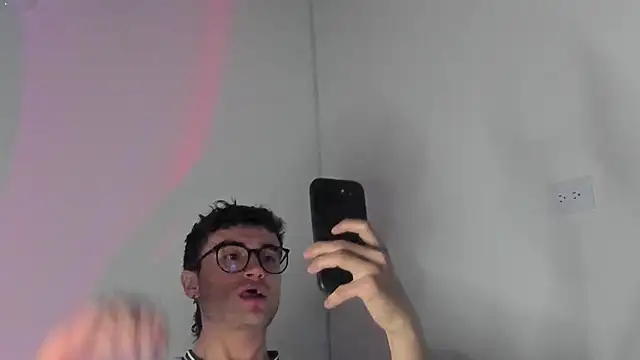 charlie dicker online show from March 2026 01:33:02 AM