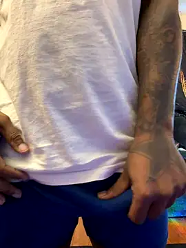 daddydarkskindikk online show from December 2025 06:59:02 PM