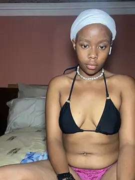 Snapshot of yellowjewelgirl chatting on December 2025 10:38:01 PM yellowjewelgirl online show from December 2025 10:38:01 PM