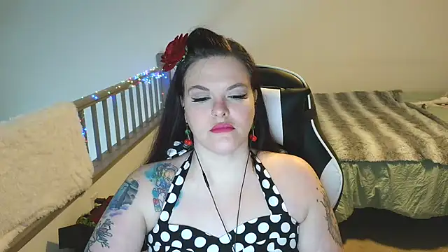 Snapshot of VixieVanderbilt chatting on December 2025 04:46:02 PM VixieVanderbilt online show from December 2025 04:46:02 PM