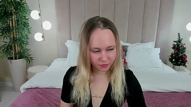 Snapshot of BellaCook chatting on December 2025 06:08:02 AM BellaCook online show from December 2025 06:08:02 AM