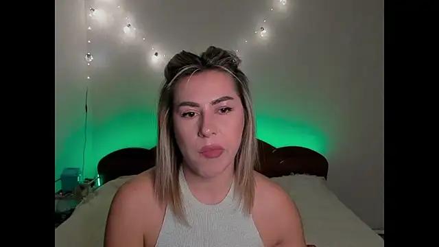 Snapshot of Roxi_Joy chatting on January 2026 06:09:01 PM Roxi Joy online show from January 2026 06:09:01 PM