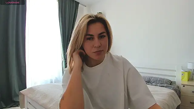 Snapshot of Roxi_Joy chatting on February 2026 01:22:02 PM Roxi Joy online show from February 2026 01:22:02 PM