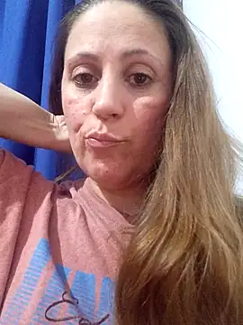 Snapshot of SofiEsteves chatting on December 2025 01:44:01 AM SofiEsteves online show from December 2025 01:44:01 AM