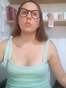 Snapshot of SofiEsteves chatting on February 2026 04:33:01 PM SofiEsteves online show from February 2026 04:33:01 PM