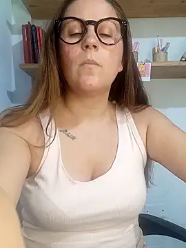 Snapshot of SofiEsteves chatting on February 2026 05:41:01 PM SofiEsteves online show from February 2026 05:41:01 PM